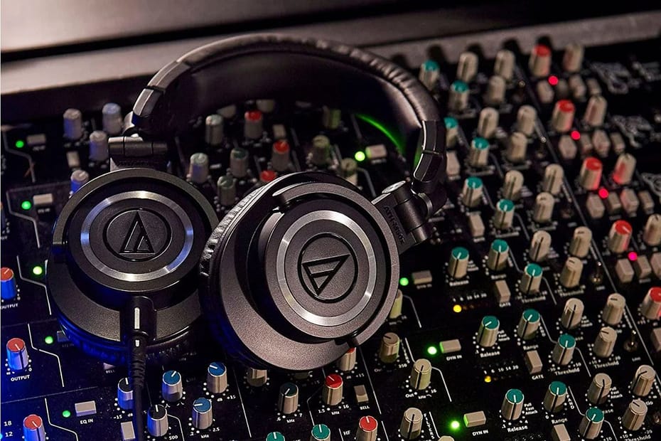 Audio-Technica ATH-M40x Professional Studio Monitor Headphones